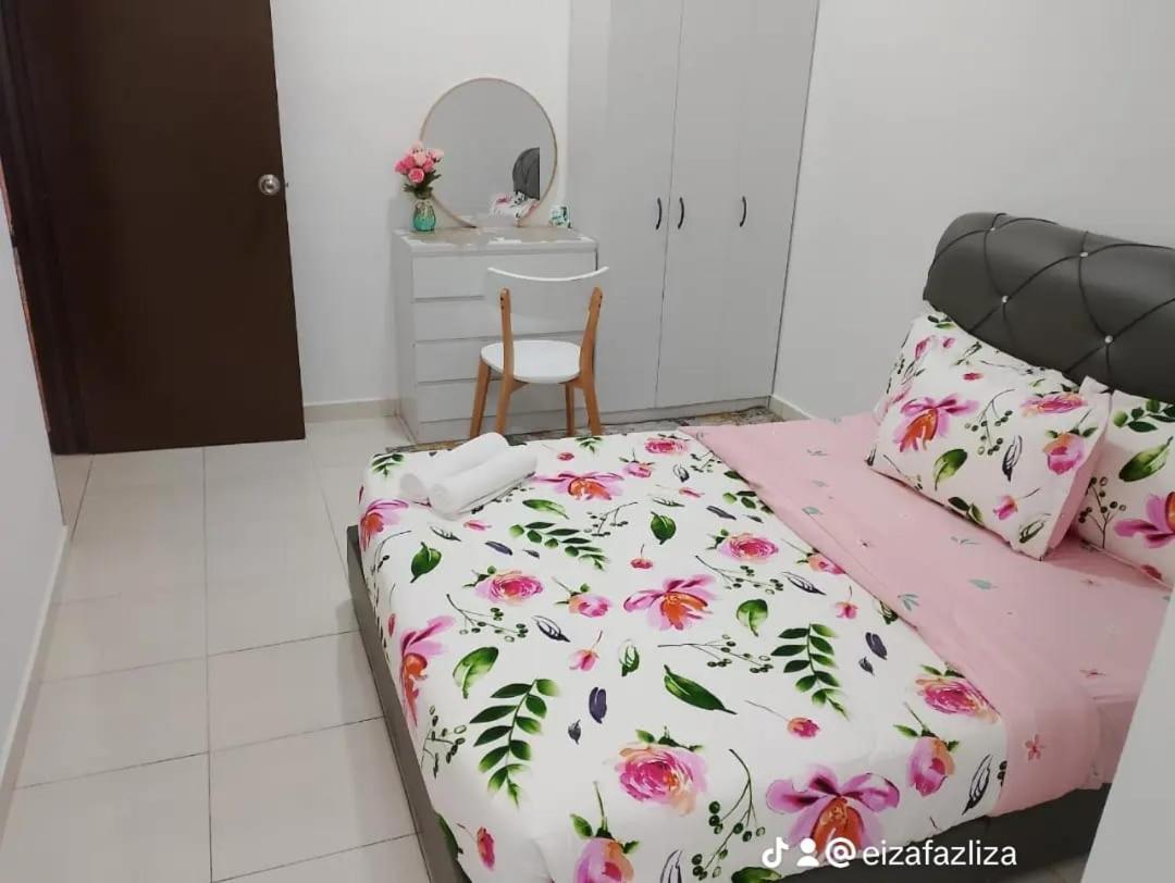Fazlizasuite Homestay @ Teluk Kemang-Muslim Preferred Port Dickson Esterno foto