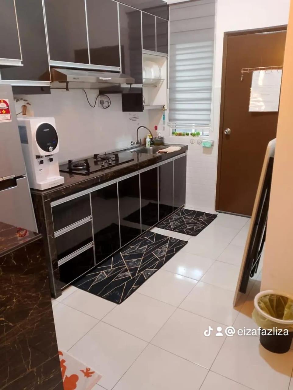 Fazlizasuite Homestay @ Teluk Kemang-Muslim Preferred Port Dickson Esterno foto