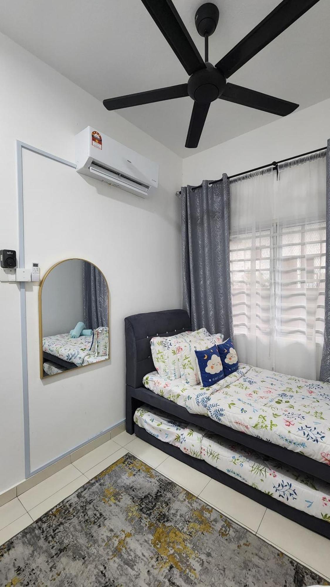 Fazlizasuite Homestay @ Teluk Kemang-Muslim Preferred Port Dickson Esterno foto